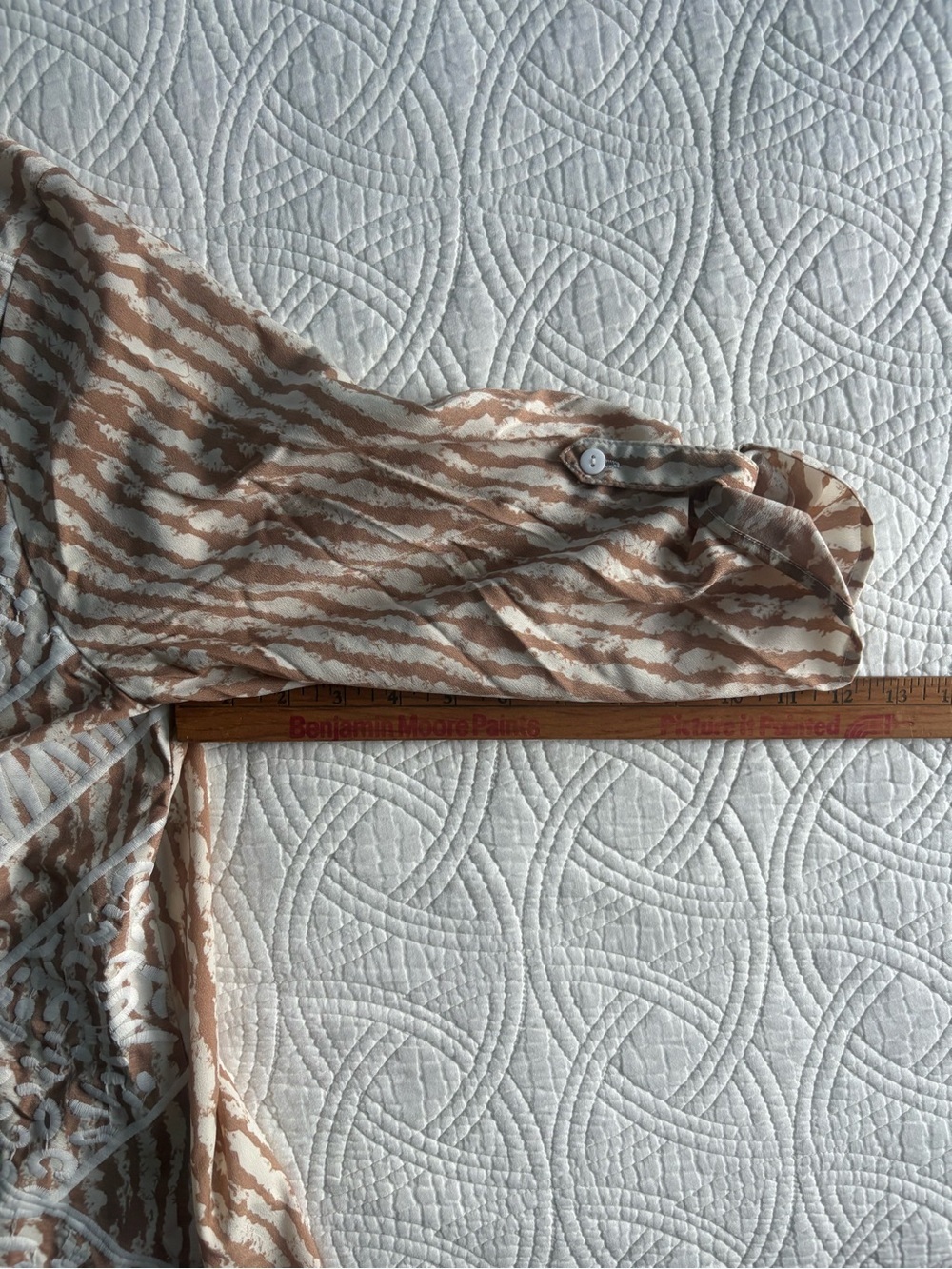 Chico's Cream and Beige Patterned Blouse Large Chicos Size 2 - Picture 6 of 9